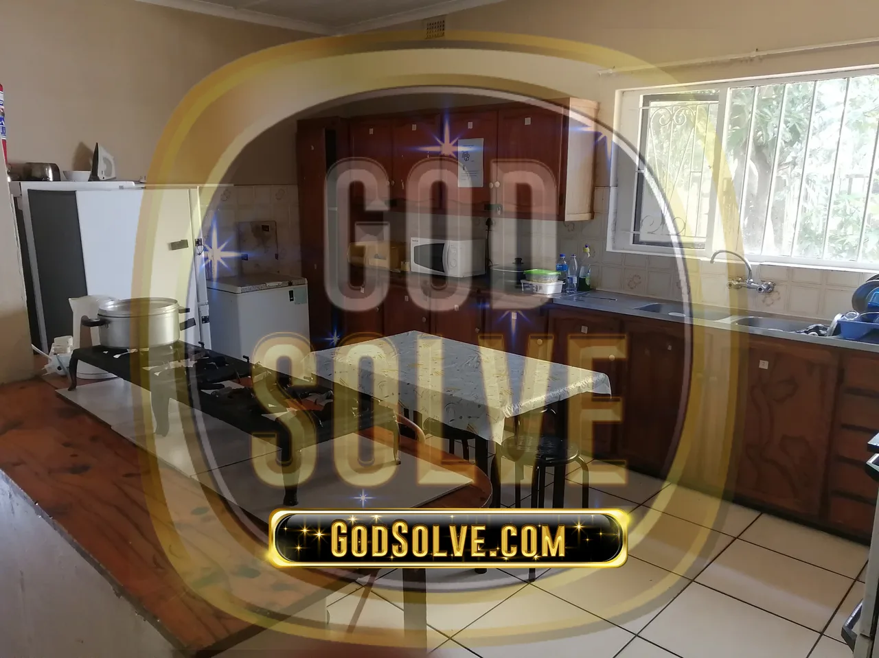 Shared kitchen at Godsolve accommodation in Durban for accommodation for lawyers durban routines
